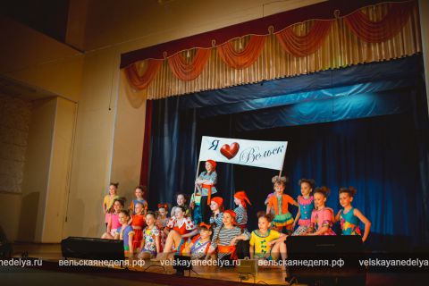 VI традиционный областной фестиваль хореографических коллективов «Хрустальная туфелька в танце Победной весны» в Вельске