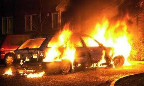 В Вельском районе четыре человека пострадали в сгоревшей машине
